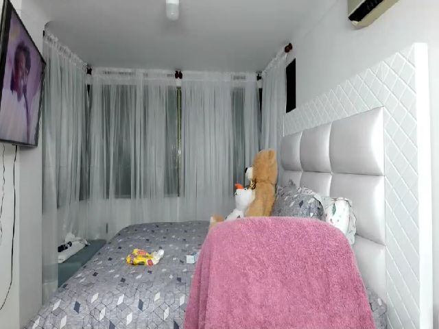 Live sex webcam photo for Einnyn_sweet #254681729