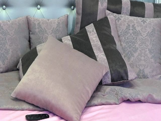 Live sex webcam photo for AmaliaAmour #253036688