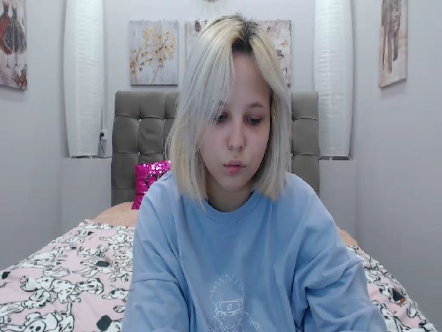 Live sex webcam photo for Helokit #253738529