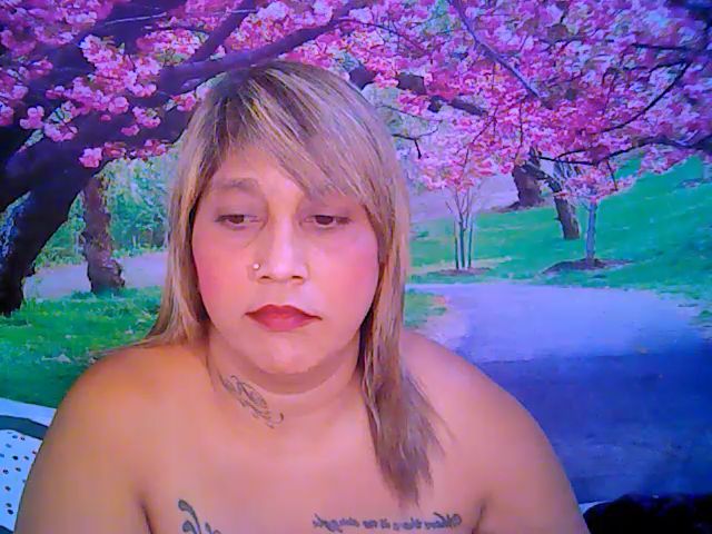 Live sex webcam photo for Roxyfoxy69 #252577263