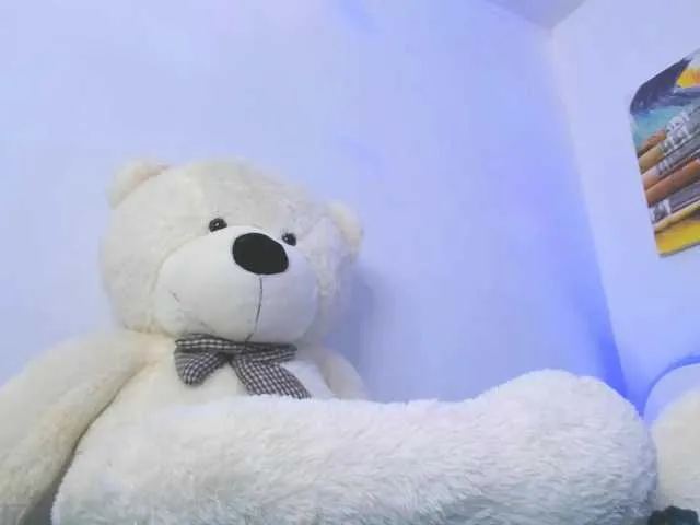 Live sex webcam photo for XenaXXX #241058461