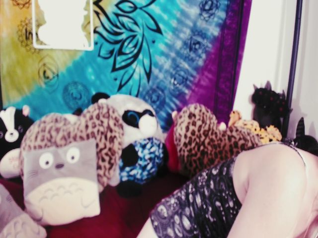 Live sex webcam photo for H3llok1tty #255601578