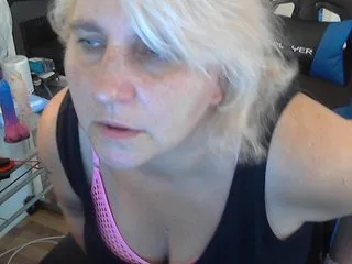 Live sex webcam photo for DrachenLady39 #240507416