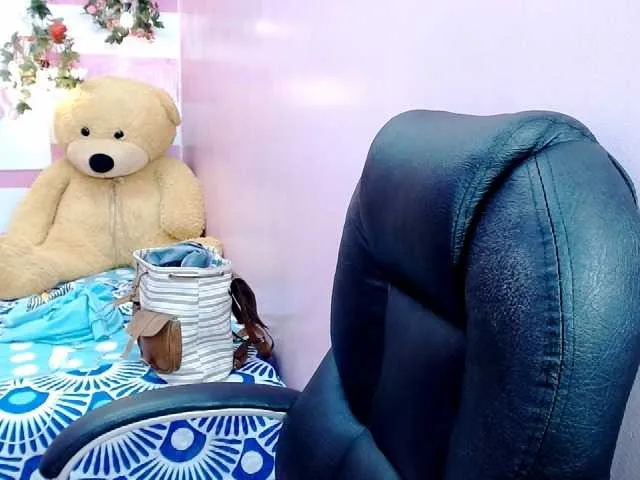 Live sex webcam photo for GlendaHolt #263654399