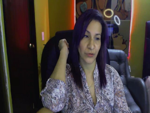 Live sex webcam photo for Infernalsexx #261076223