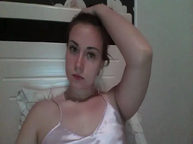 Live sex webcam photo for brunetteMia23 #253190256