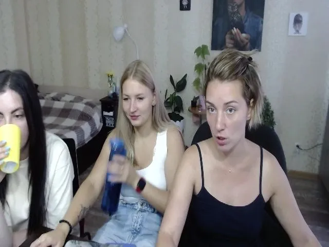 Live sex webcam photo for Emi_lywild #262075367