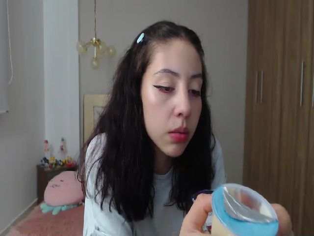 Live sex webcam photo for Emily_evans18 #254955773