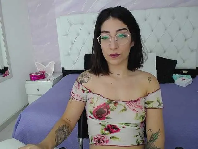 Live sex webcam photo for Karinapuerta #241707951