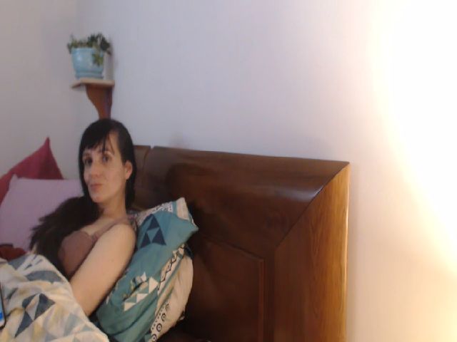 Live sex webcam photo for isabellazee2 #252367940