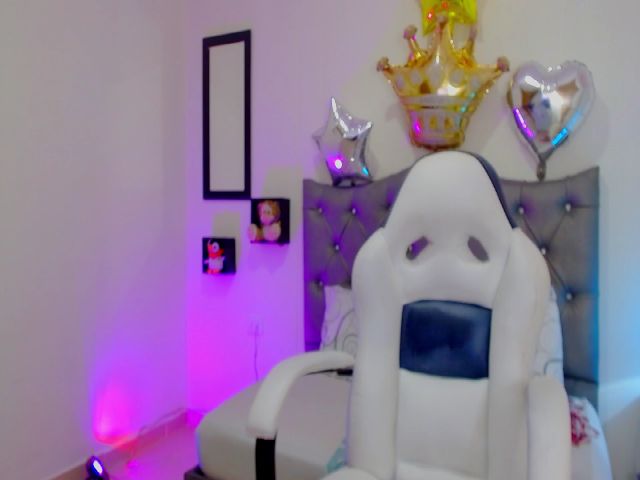 Live sex webcam photo for Brithannysr #259342305