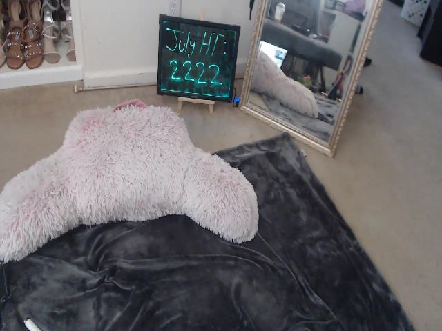 Live sex webcam photo for HollyLynnxo_ #258953639