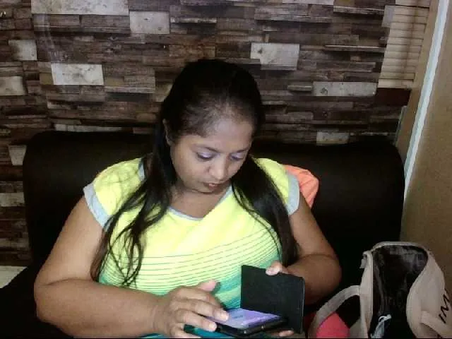 Live sex webcam photo for Indiantasha #287985969