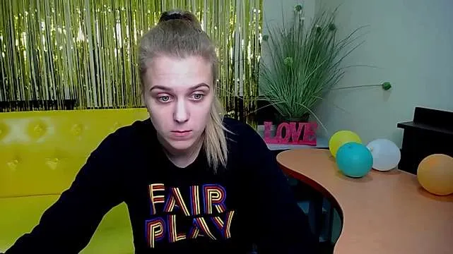 Live sex webcam photo for ViollaHerrera #243476253