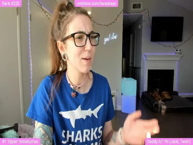 Live sex webcam photo for TheSharkQueen #261042558