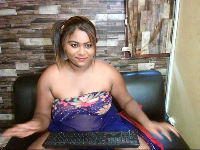 Live sex webcam photo for Indiandiva96 #241028576