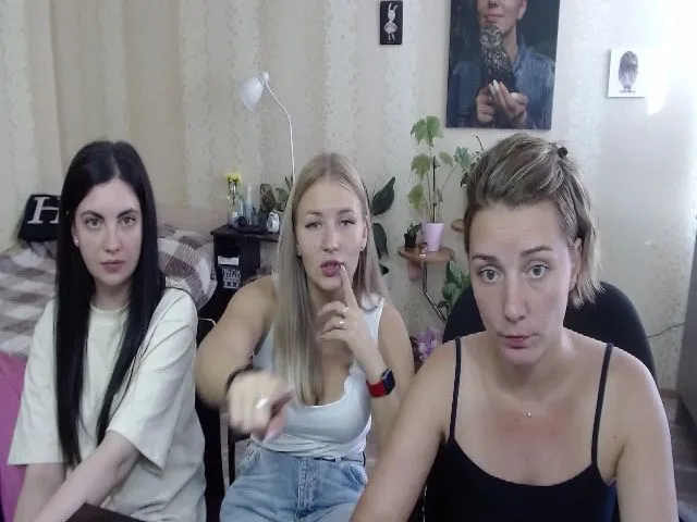 Live sex webcam photo for Emi_lywild #262128292