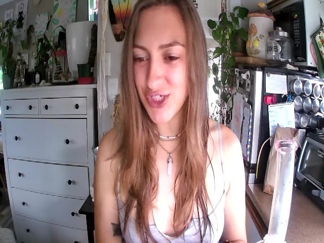 Live sex webcam photo for Sexylexi211 #257823469