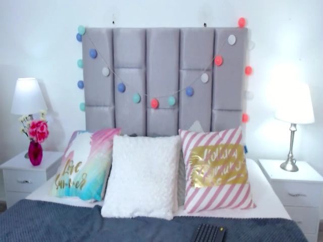 Live sex webcam photo for Mia_thompsons #253792676