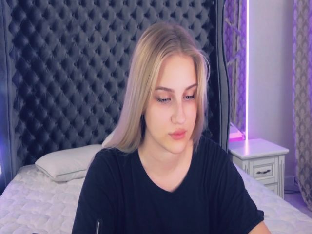 Live sex webcam photo for SantaGirll #254229719