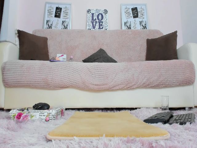 Live sex webcam photo for Jessyblondex #252317386