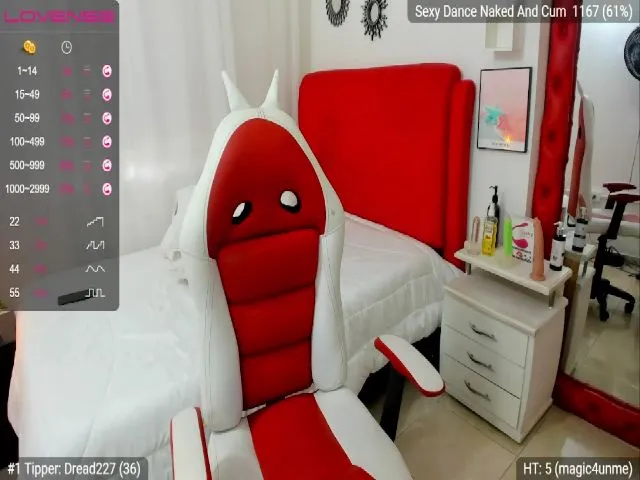 Live sex webcam photo for Sknnyysweettt #263162951