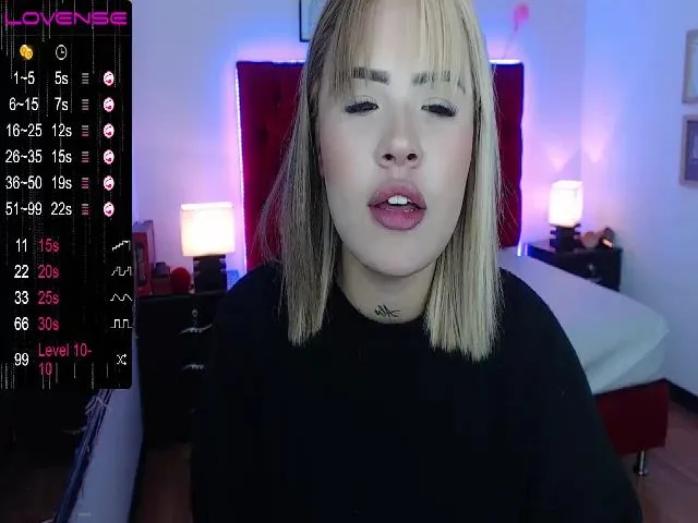 Live sex webcam photo for Shantalsweet #259309952