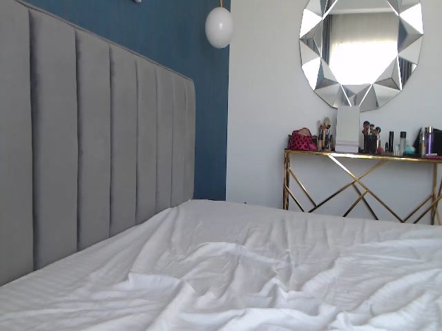 Live sex webcam photo for Rose4Lucy #253690884