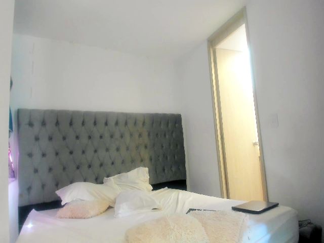 Live sex webcam photo for Afro__Goddess #264937103