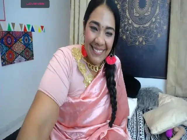 Live sex webcam photo for IndianMama #258747434