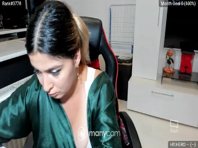 Live sex webcam photo for Littlegirl25 #259576328