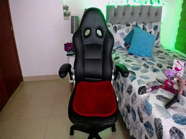 Live sex webcam photo for Cristal_19 #258032086