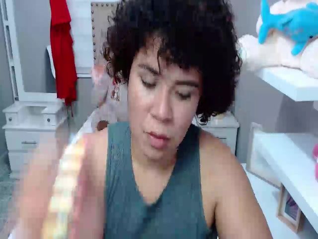 Live sex webcam photo for Emacollins #261095850