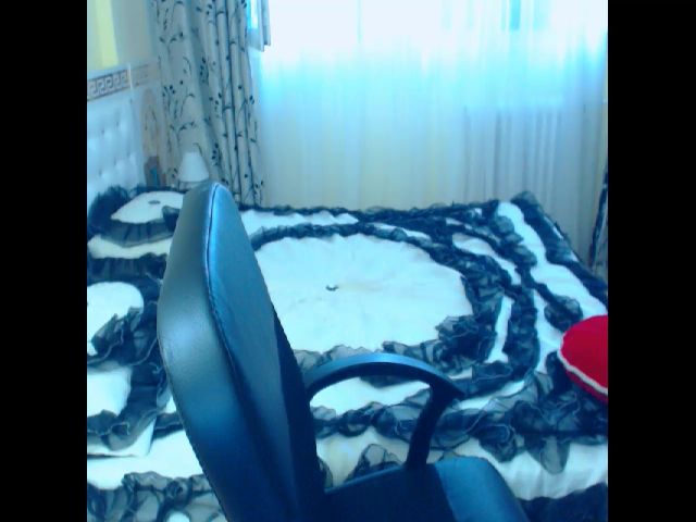 Live sex webcam photo for SonyaHotMilf #253464429