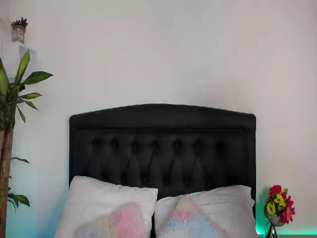 Live sex webcam photo for Mairerf #253902443