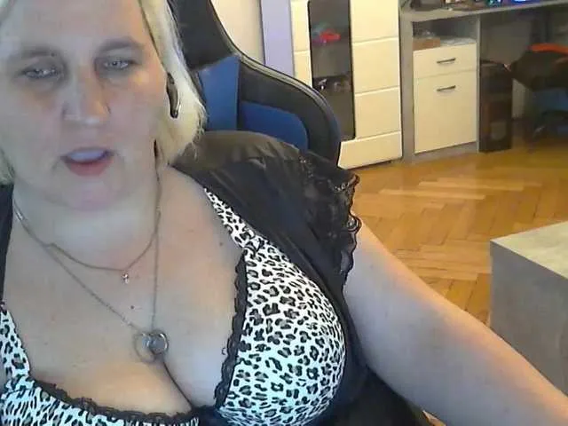 Live sex webcam photo for DrachenLady39 #251628326