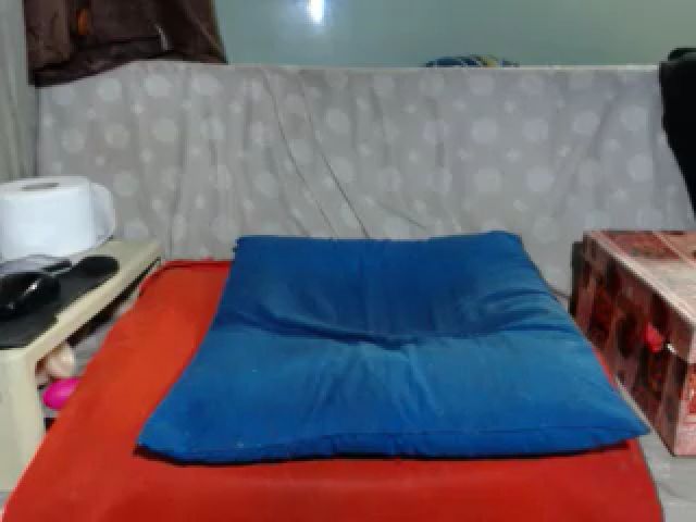 Live sex webcam photo for Carolinessex #264572058