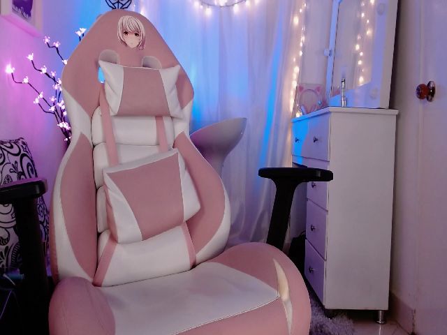 Live sex webcam photo for ANGELLICAQUEN #257334893