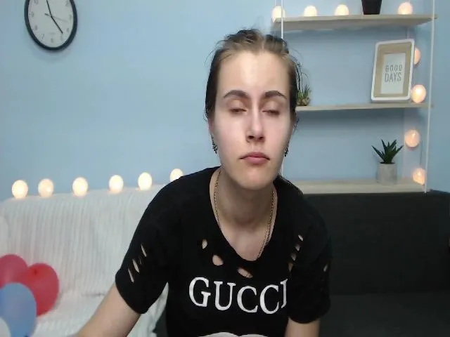 Live sex webcam photo for MollyTravis #255524641