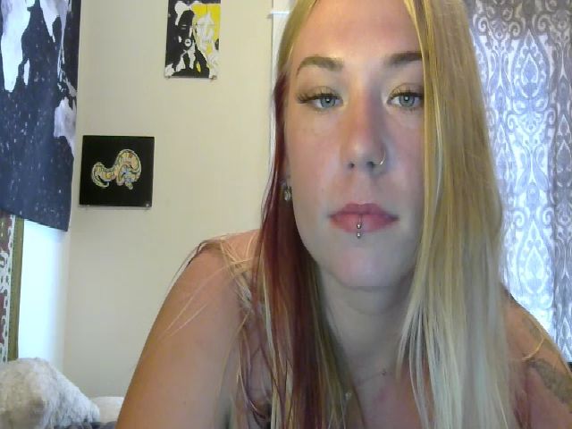 Live sex webcam photo for Prtty_gal #253176225