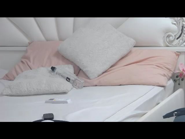 Live sex webcam photo for SoffyyHot #255743620