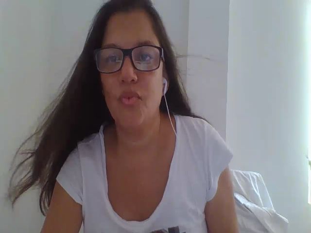 Live sex webcam photo for SweetLola01 #256303546