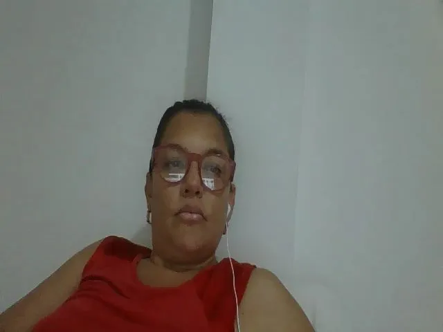 Live sex webcam photo for SweetLola01 #254976312