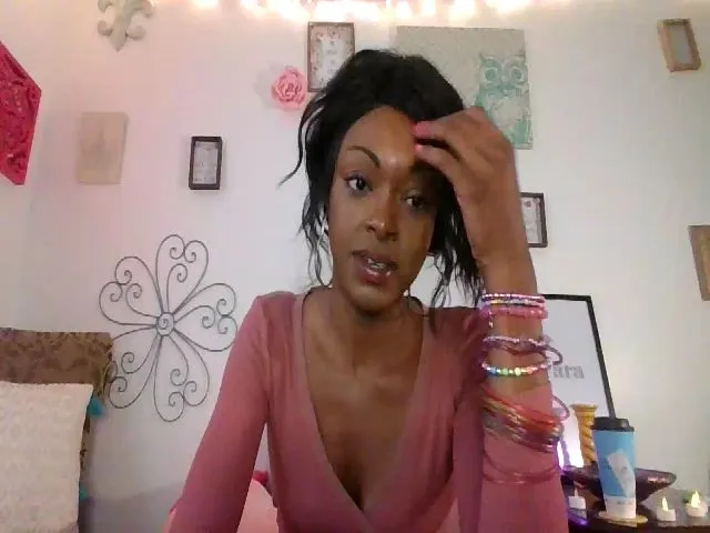 Live sex webcam photo for GirlNextD00r3 #263183925