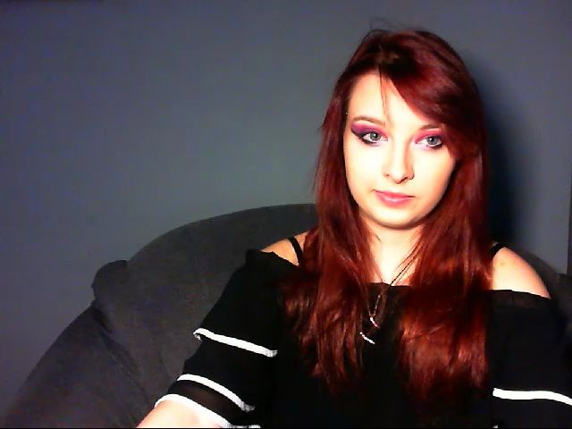 Live sex webcam photo for VirginLuna18 #261480268