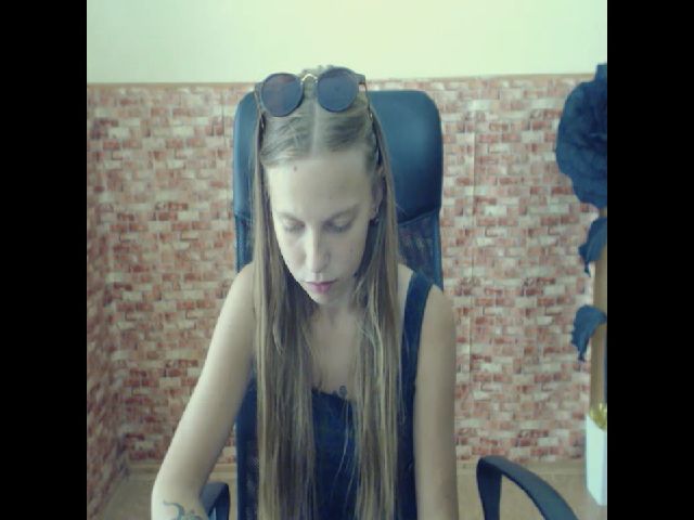 Live sex webcam photo for SshyTeen #255611094