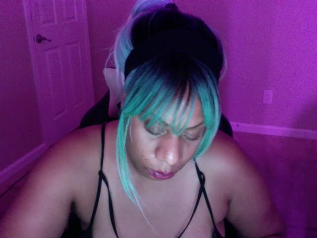 Live sex webcam photo for Juiciikulture #264096310