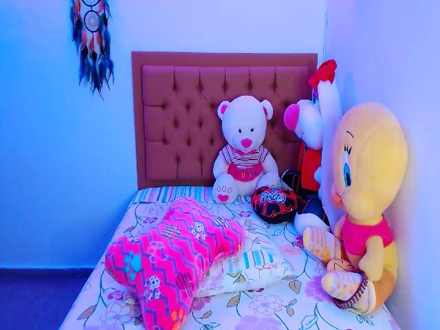 Live sex webcam photo for Julieta_art #263806591