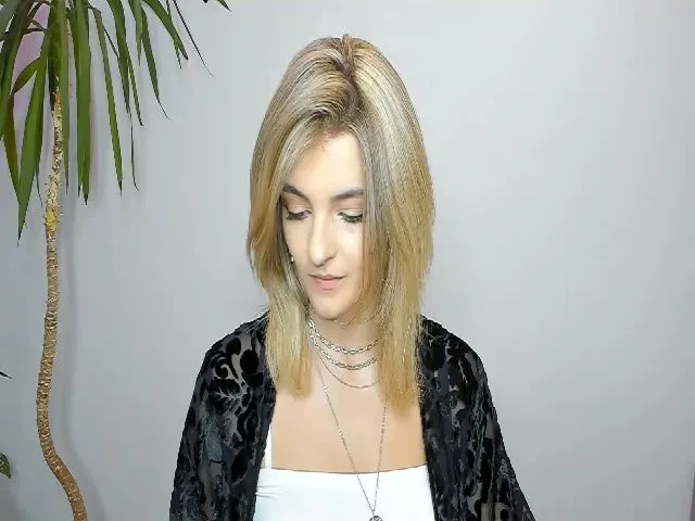 Live sex webcam photo for HelelGretta #263245355