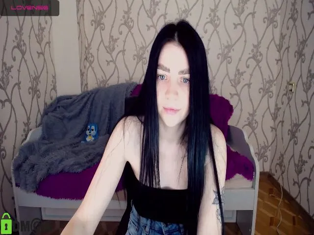 Live sex webcam photo for Kira__Queen #262120926